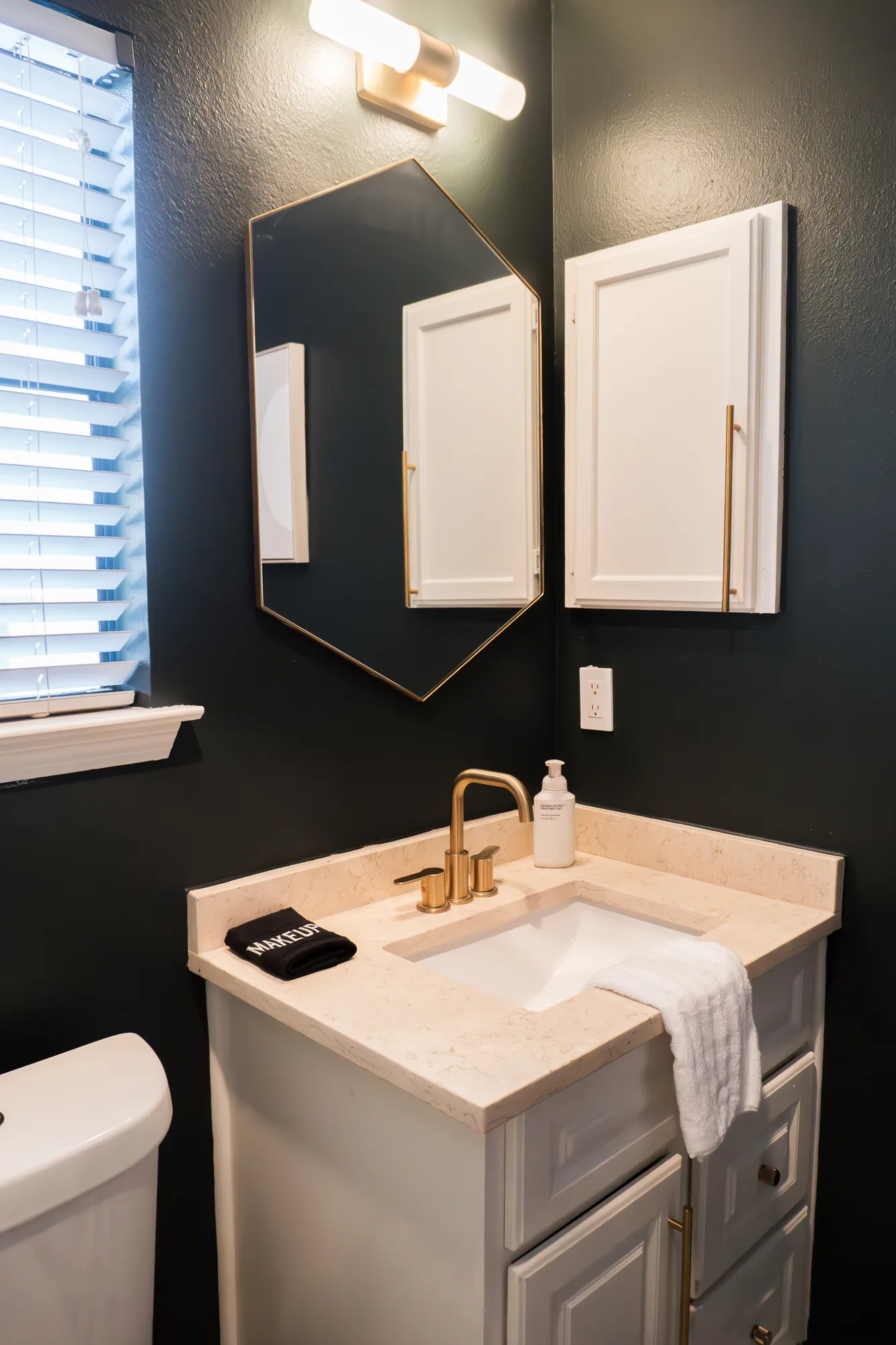 Guest bathroom with hexagon mirror